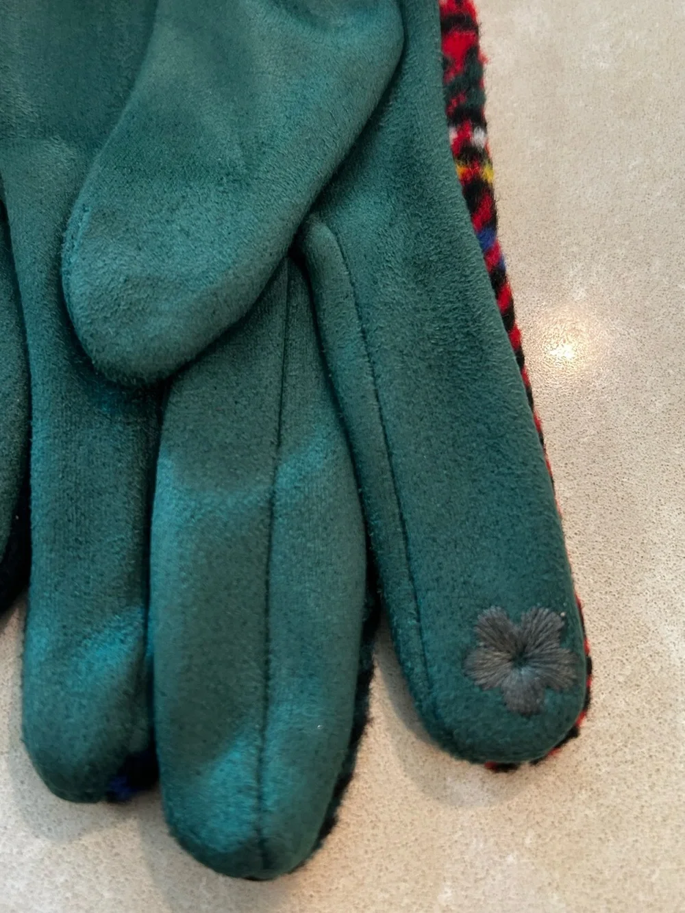 Women’s fleece touch screen winter gloves plaid